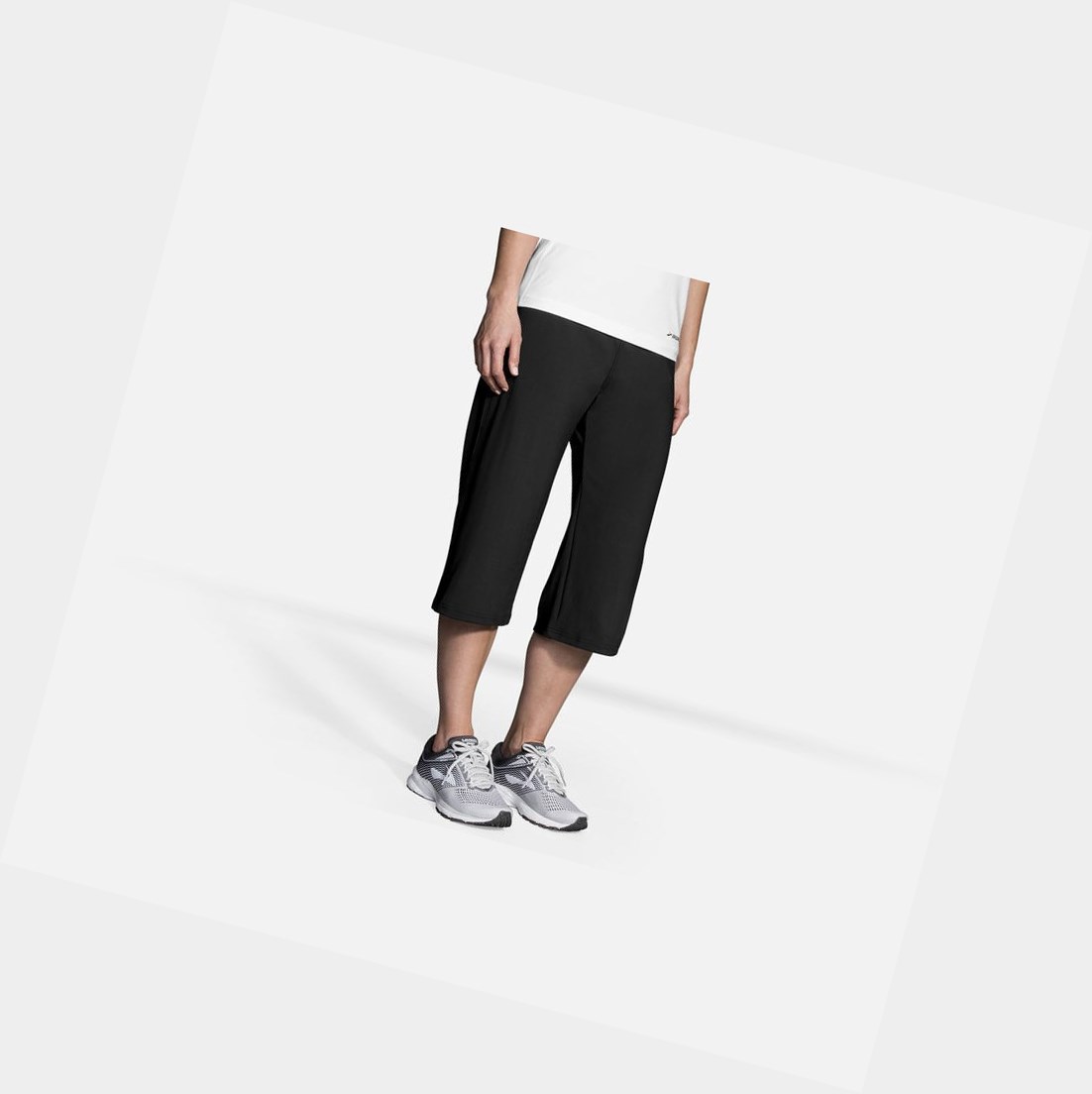 Women's Brooks Venture Capri Bottoms Black | 3906ZCATW